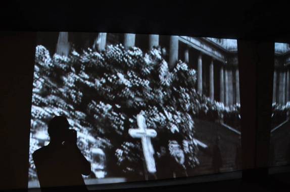 Cenas do funeral de Evita, na Fundação Eva Perón, em Buenos Aires, na Argentina